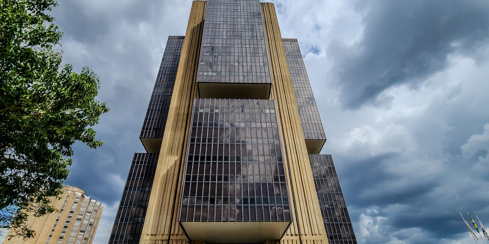 Taxas médias de juros ficam estáveis em junho