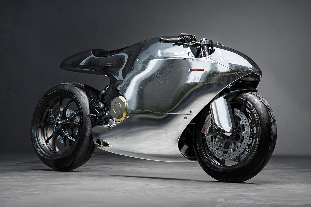 Liquid Metal Ducati 821 do Bandit9 parece que veio do futuro