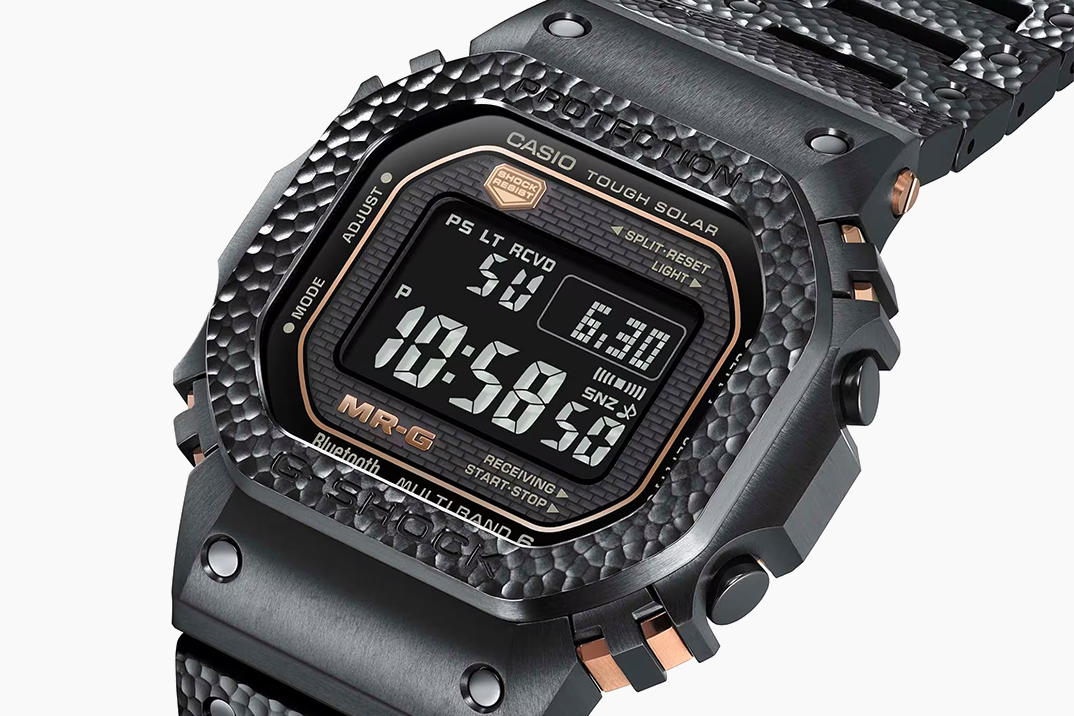 O quadrado de US $ 6.400 da G-Shock é construído a partir de titânio martelado à mão por um mestre artesão