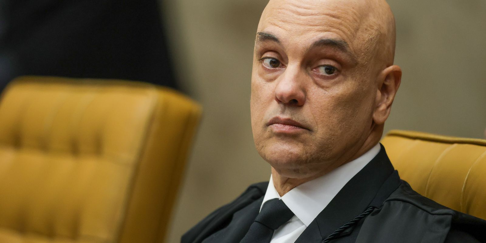 Moraes decreta prisão domiciliar de Bolsonaro