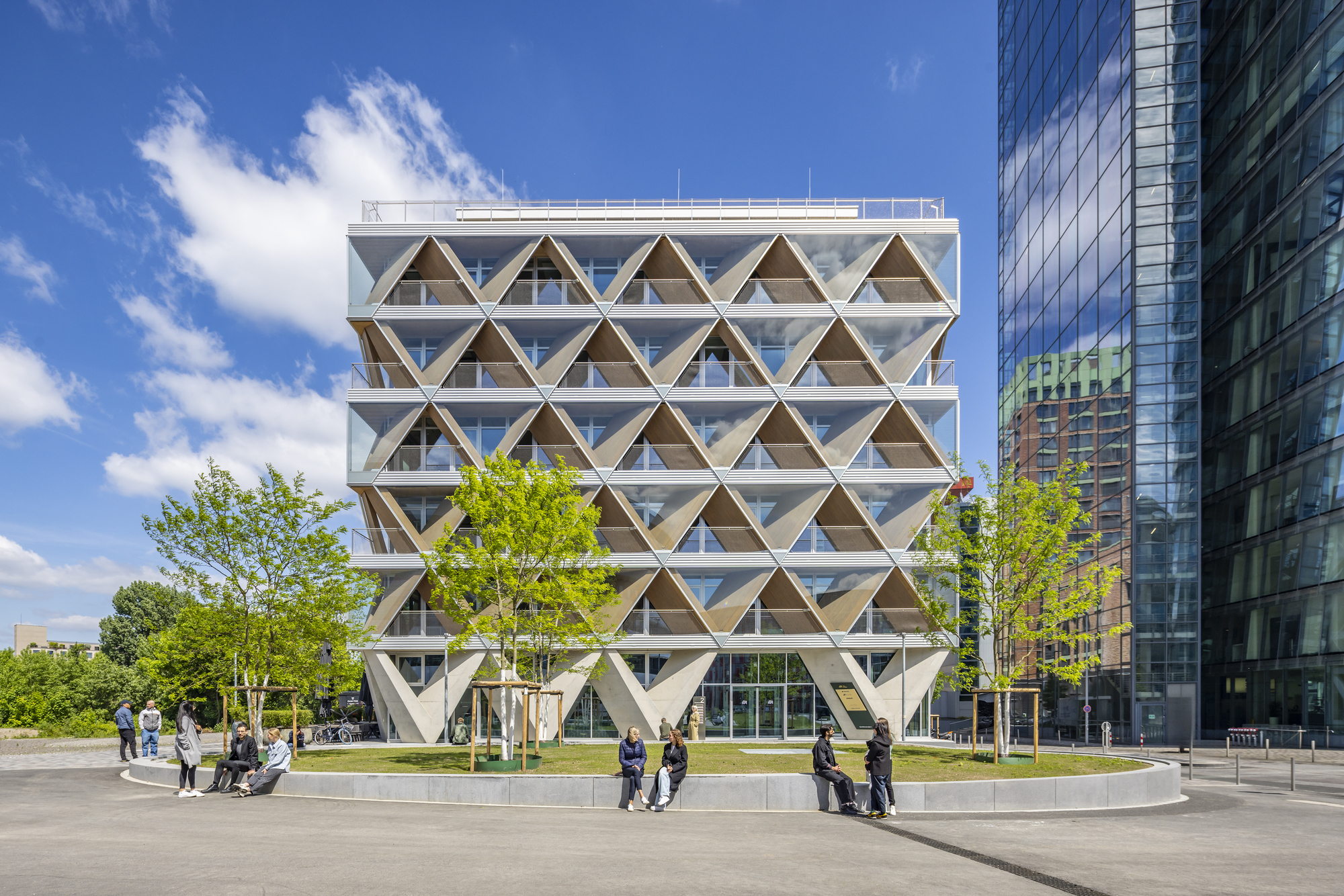 O edifício de escritórios do berço / arquitetos HPP