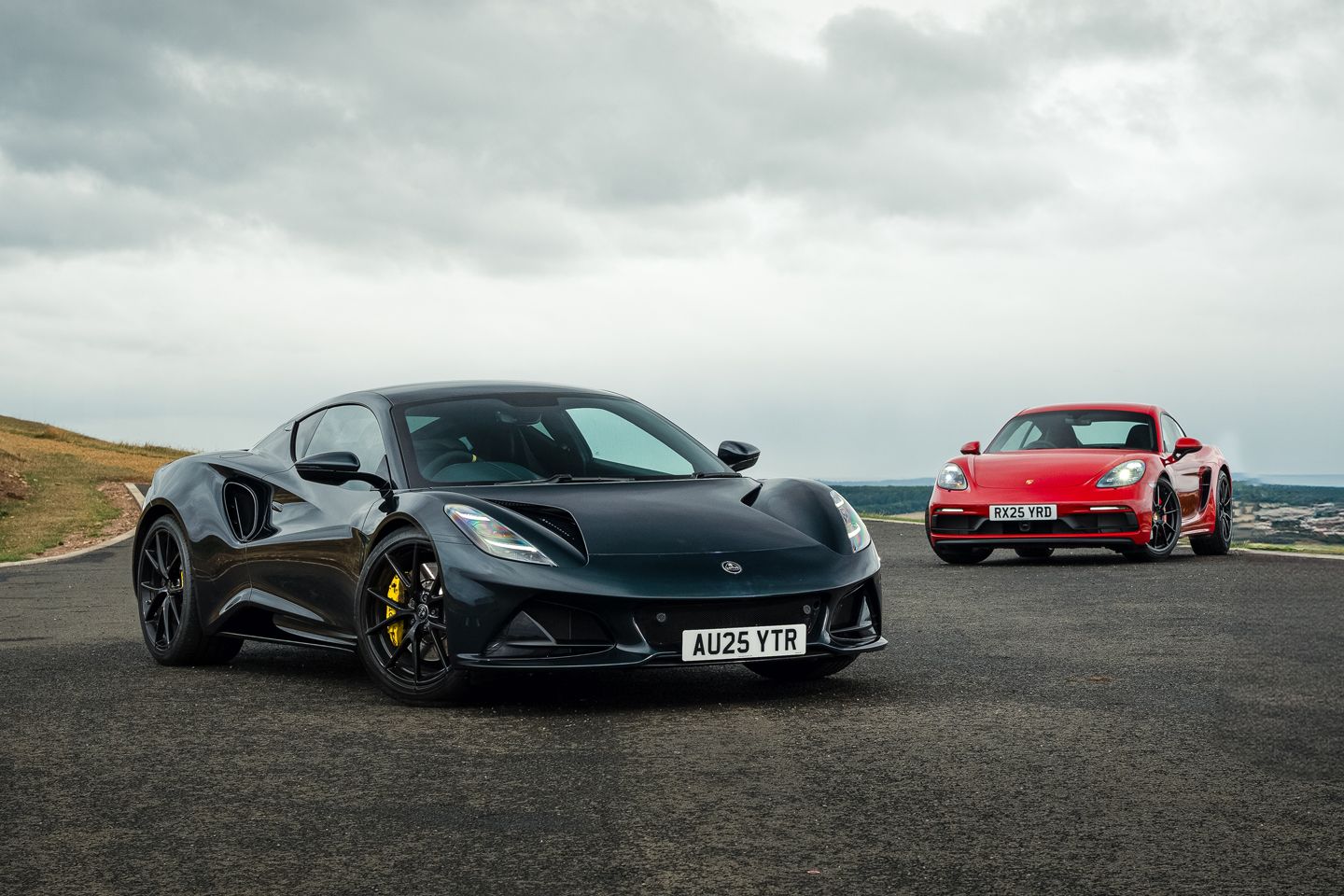 Lotus Emira Turbo Se vs Porsche Cayman GTS 4.0