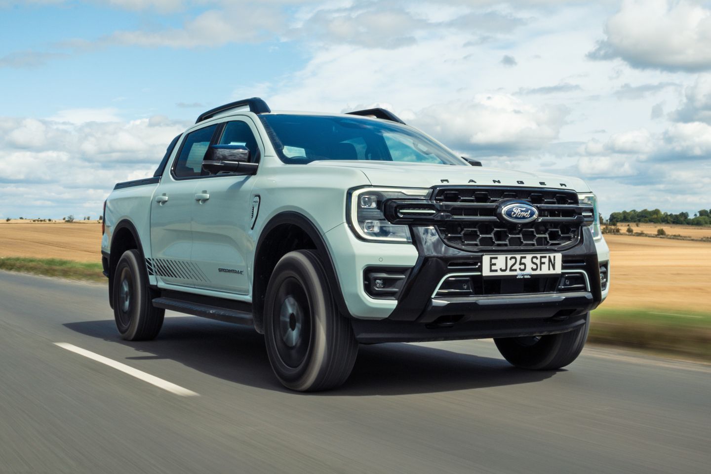 2025 FORD RANGER PHEV STORMTRAK | Revisão do Reino Unido