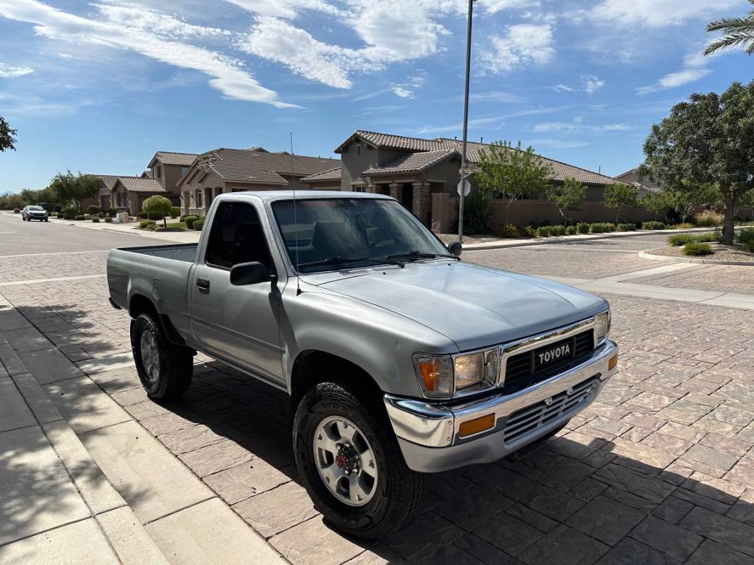 Você pagaria US $ 14.500 por esta picape Toyota de 1989?