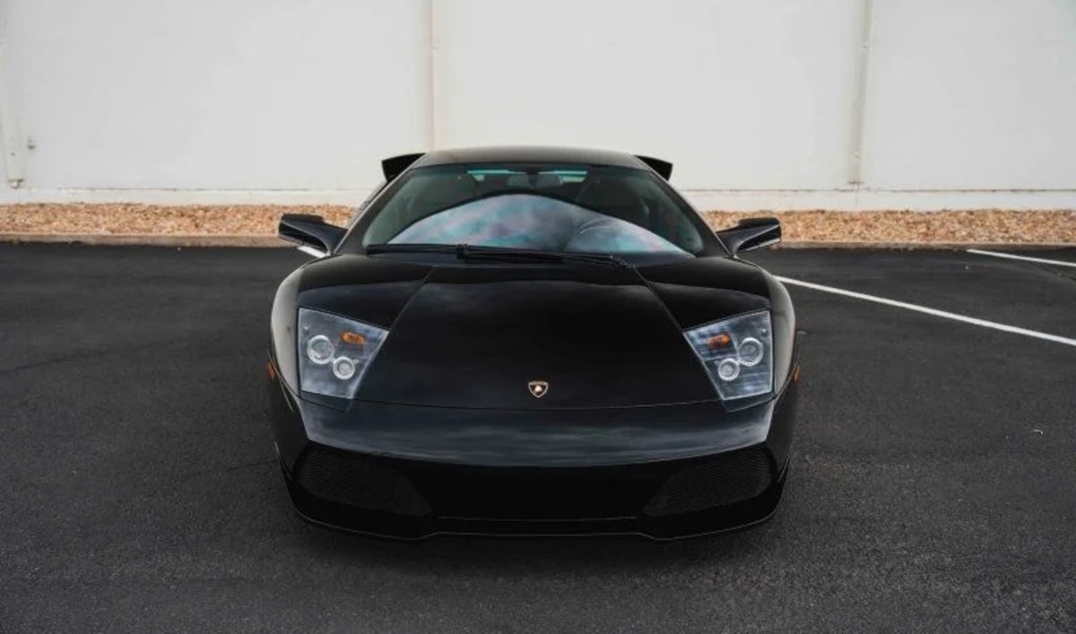 Lamborghini Murciélago manual com 8.310 milhas atingem o mercado