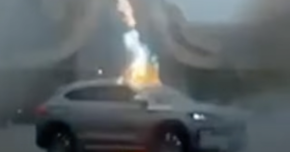 Byd EV e seu motorista sobrevivem sendo atingidos por um raio três vezes