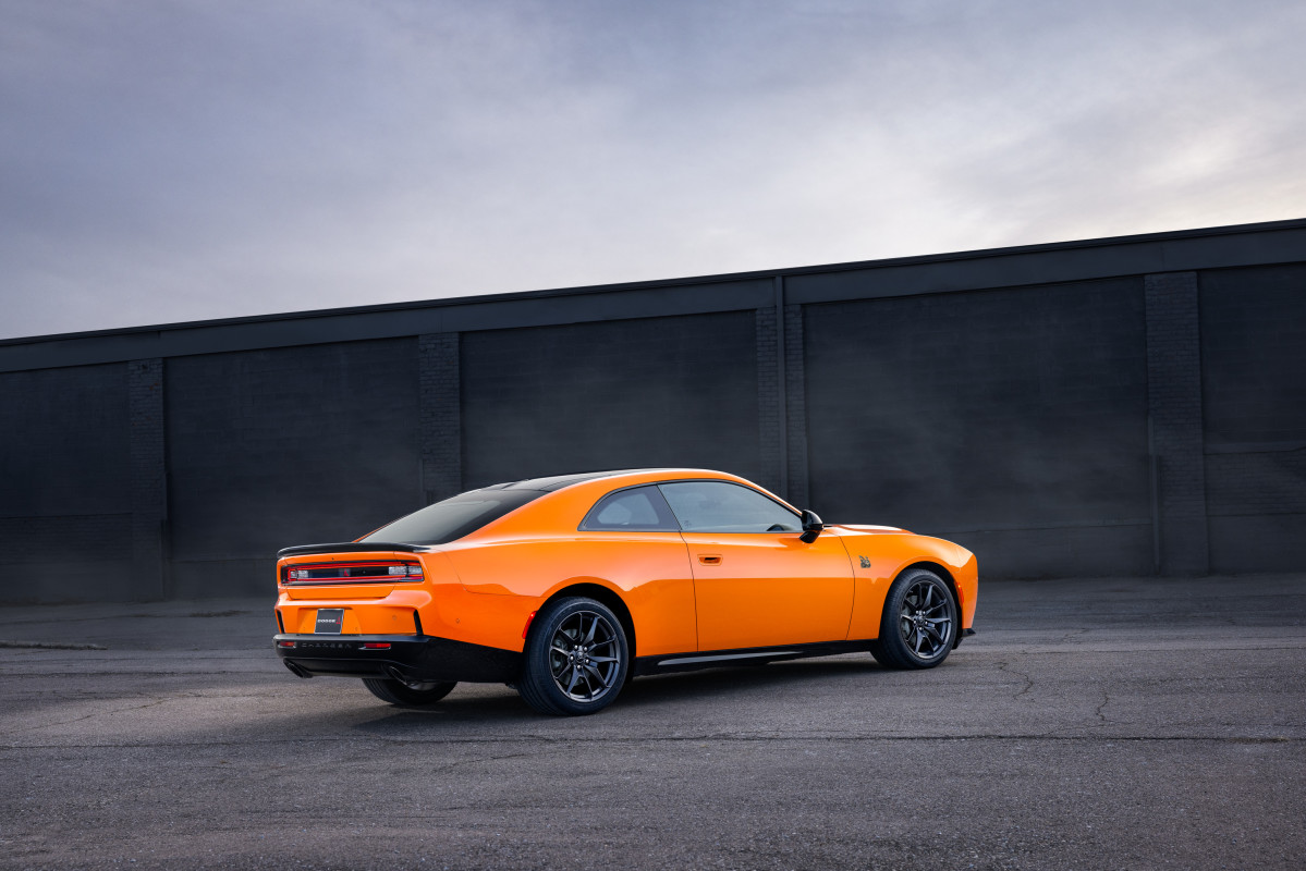 5 razões pelas quais o Dodge Charger 2026 i6 ajuda você a esquecer o V8 Challenger