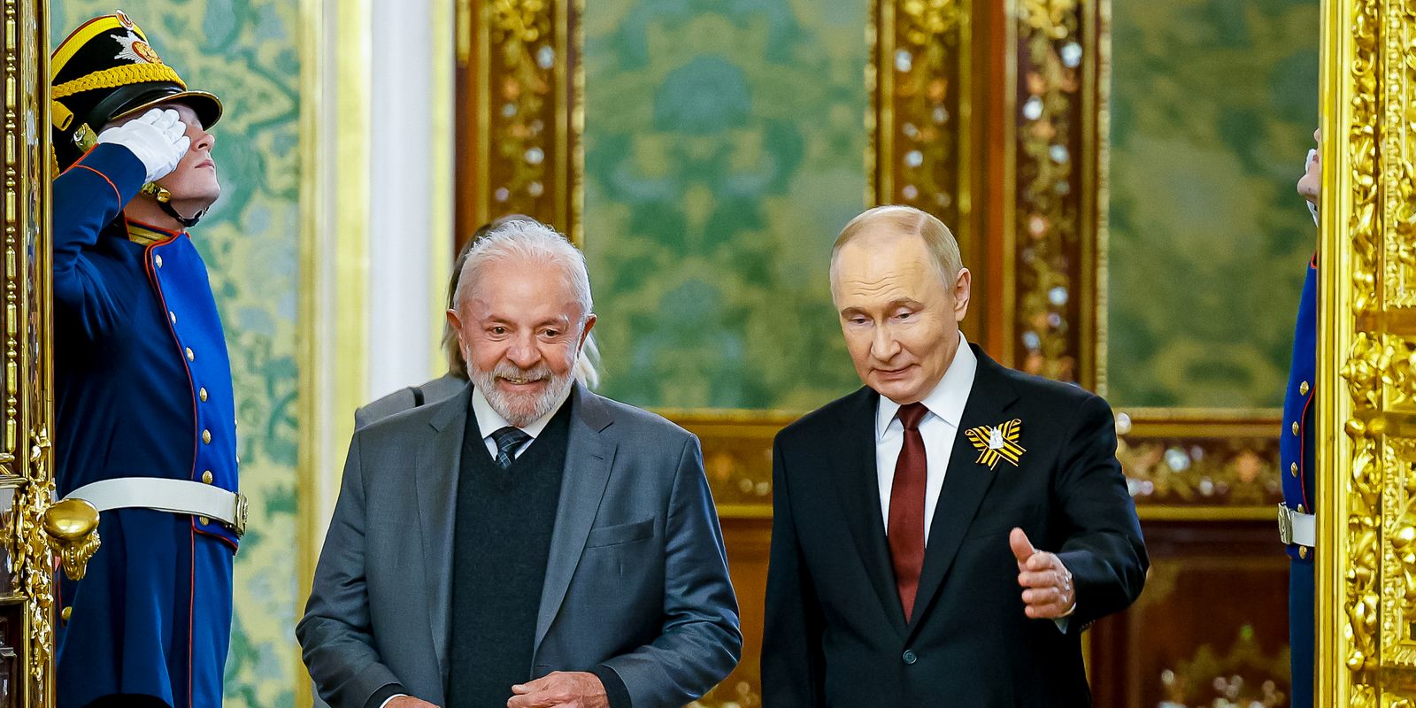 Lula recebe ligação de Putin para conversa sobre Ucrânia e Brics