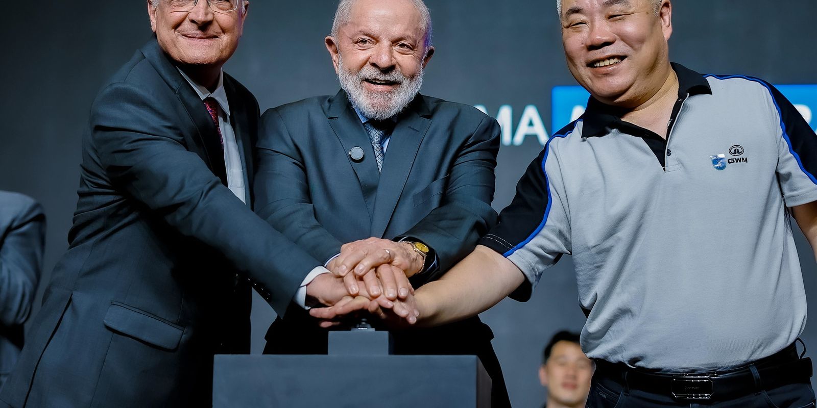 Em inauguração de montadora, Lula defende relação comercial com China