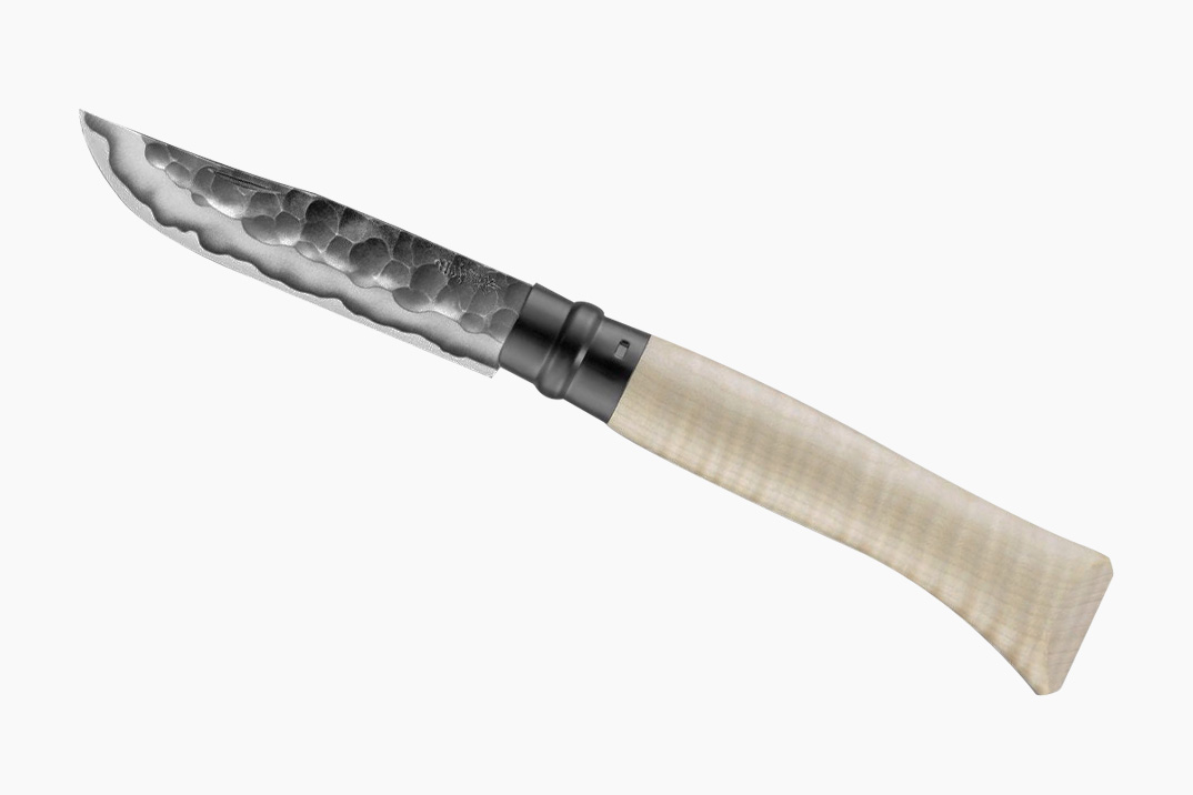 O número 10 da Opinel Shiori se casa com a utilidade francesa com 350 anos de ferreiro japonês