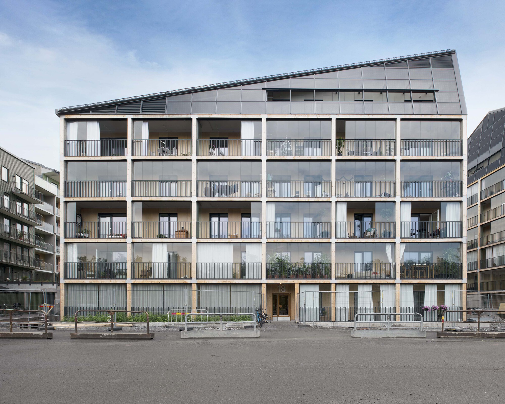 Apartamento Broken Building / Dinelljohansson