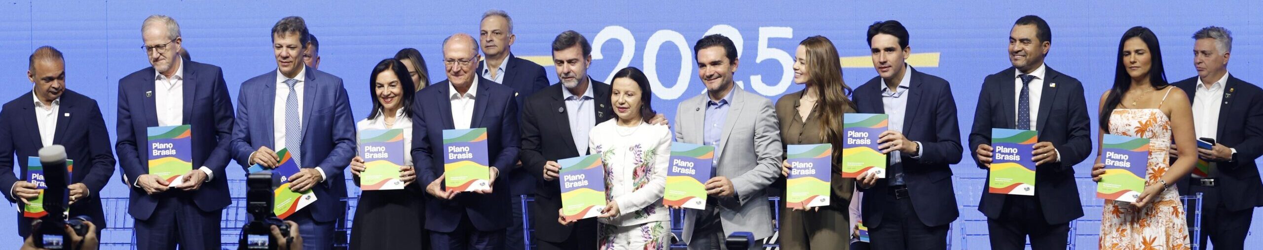 Embratur entrega Plano Brasis aos estados brasileiros em cerimônia de abertura do Salão Nacional do Turismo