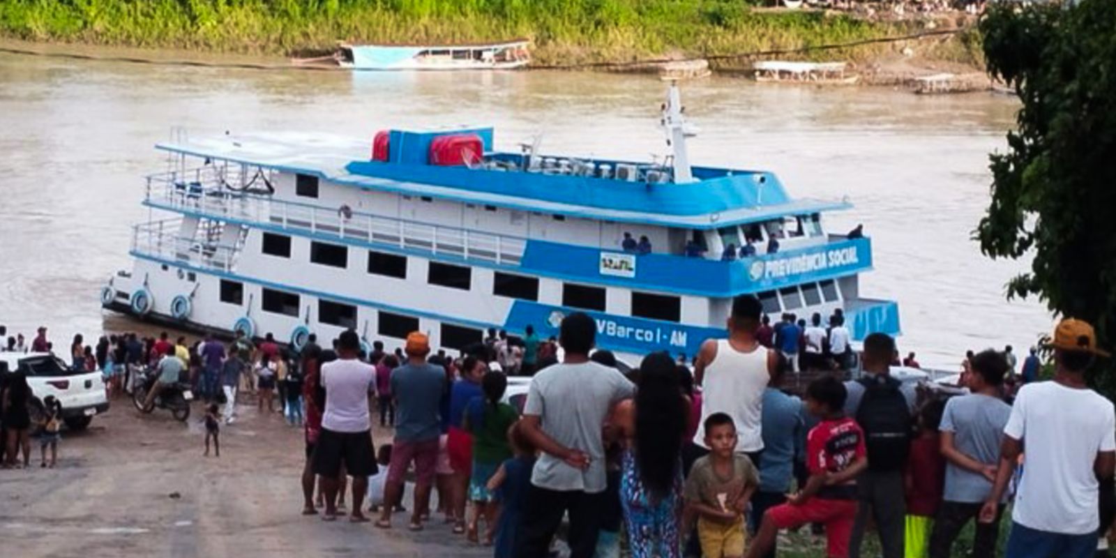 INSS usa barcos para orientar aposentados da Amazônia sobre descontos