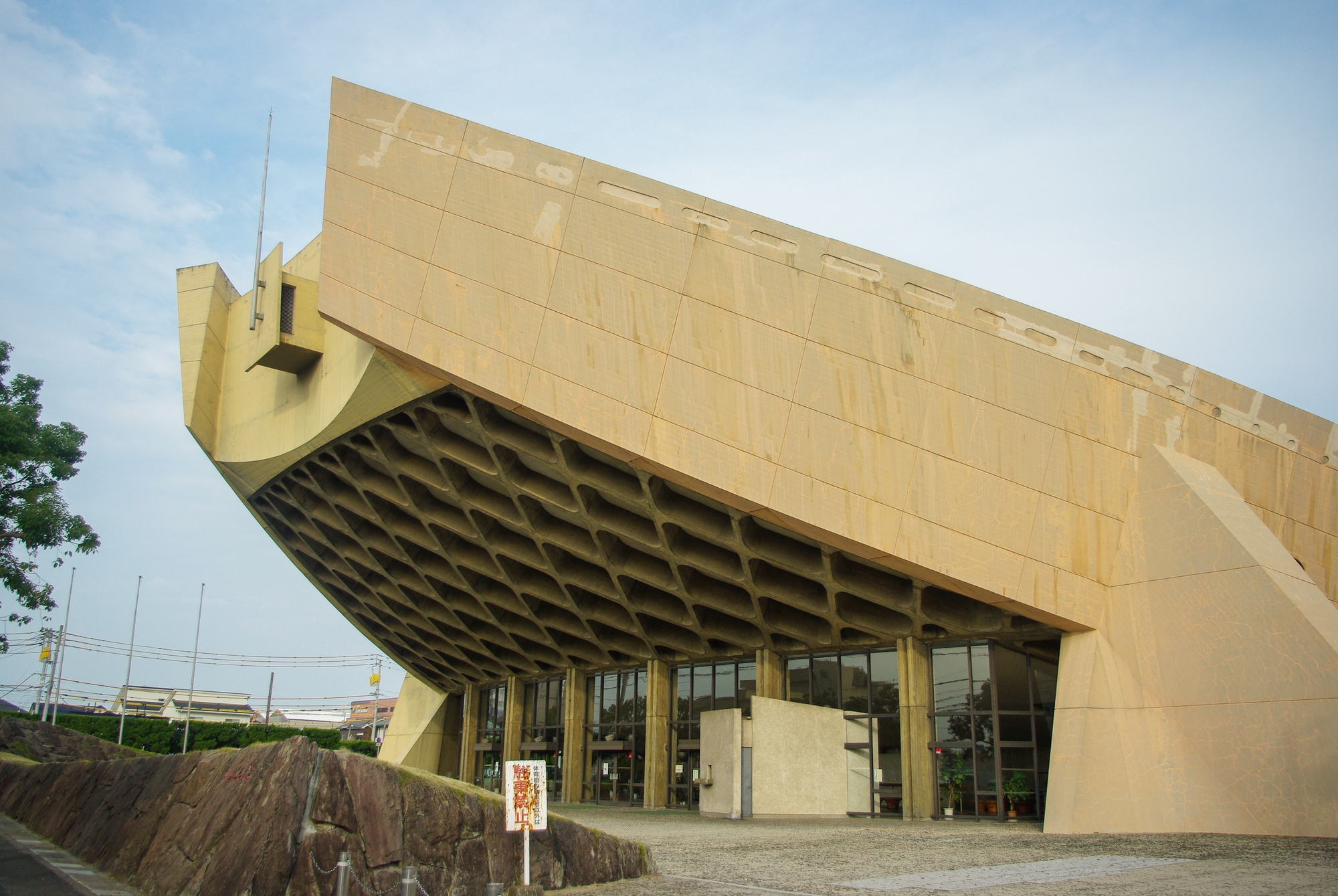 A campanha liderada por cidadãos propõe novo uso para o ginásio de Kagawa, de Kenzo Tange, enfrentando a demolição