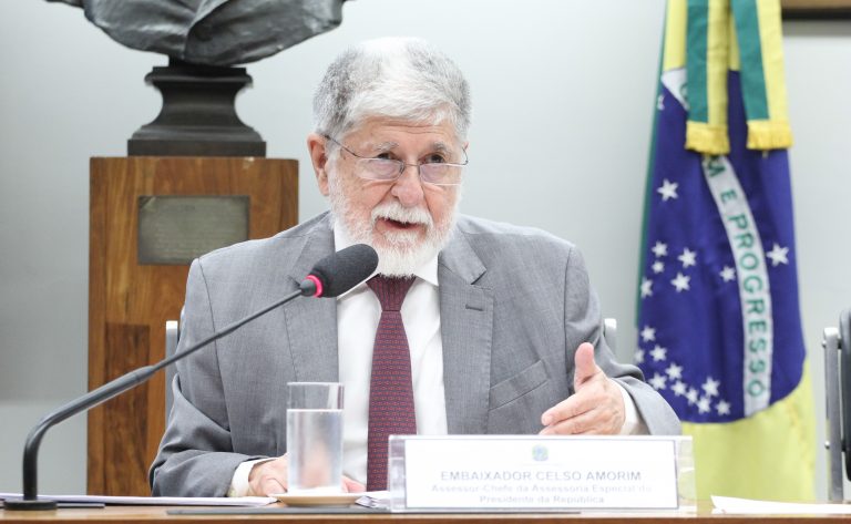Comissão debate com o embaixador Celso Amorim a formulação e a execução da política externa brasileira – Notícias