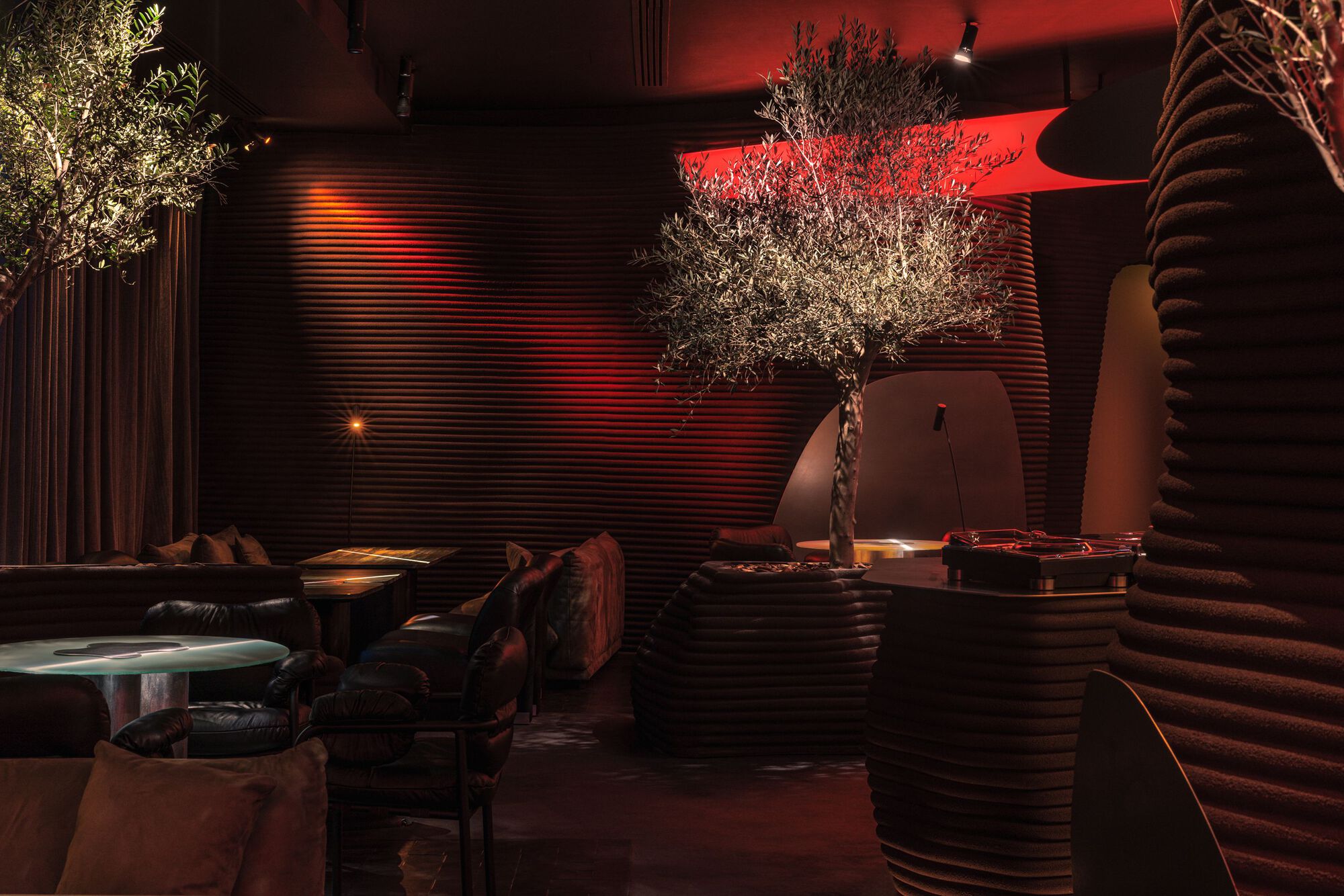 Myata Platinum Lounge e Restaurant / Da Bureau