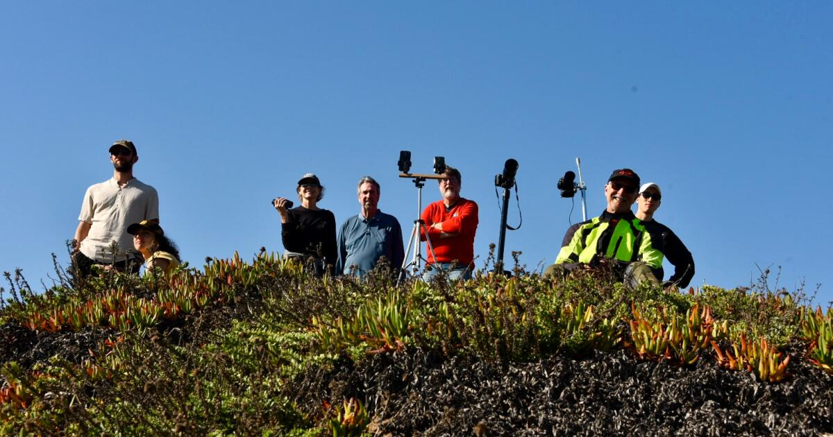 A emoção de ver um lançamento de foguete nesta cidade costeira da Califórnia