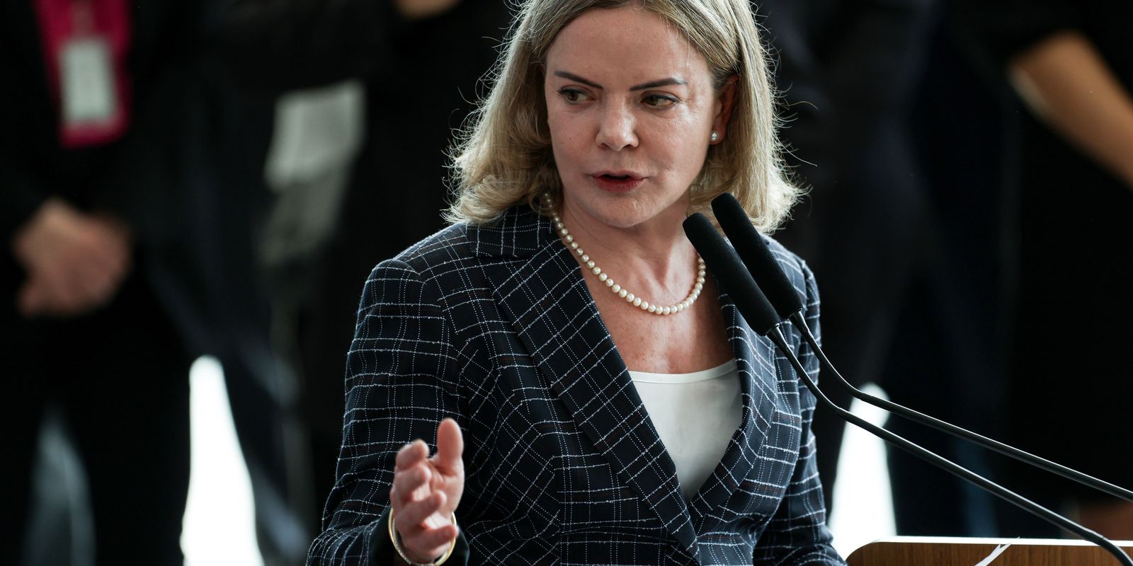 Gleisi critica EUA por fala de uso de “poder militar” contra Brasil