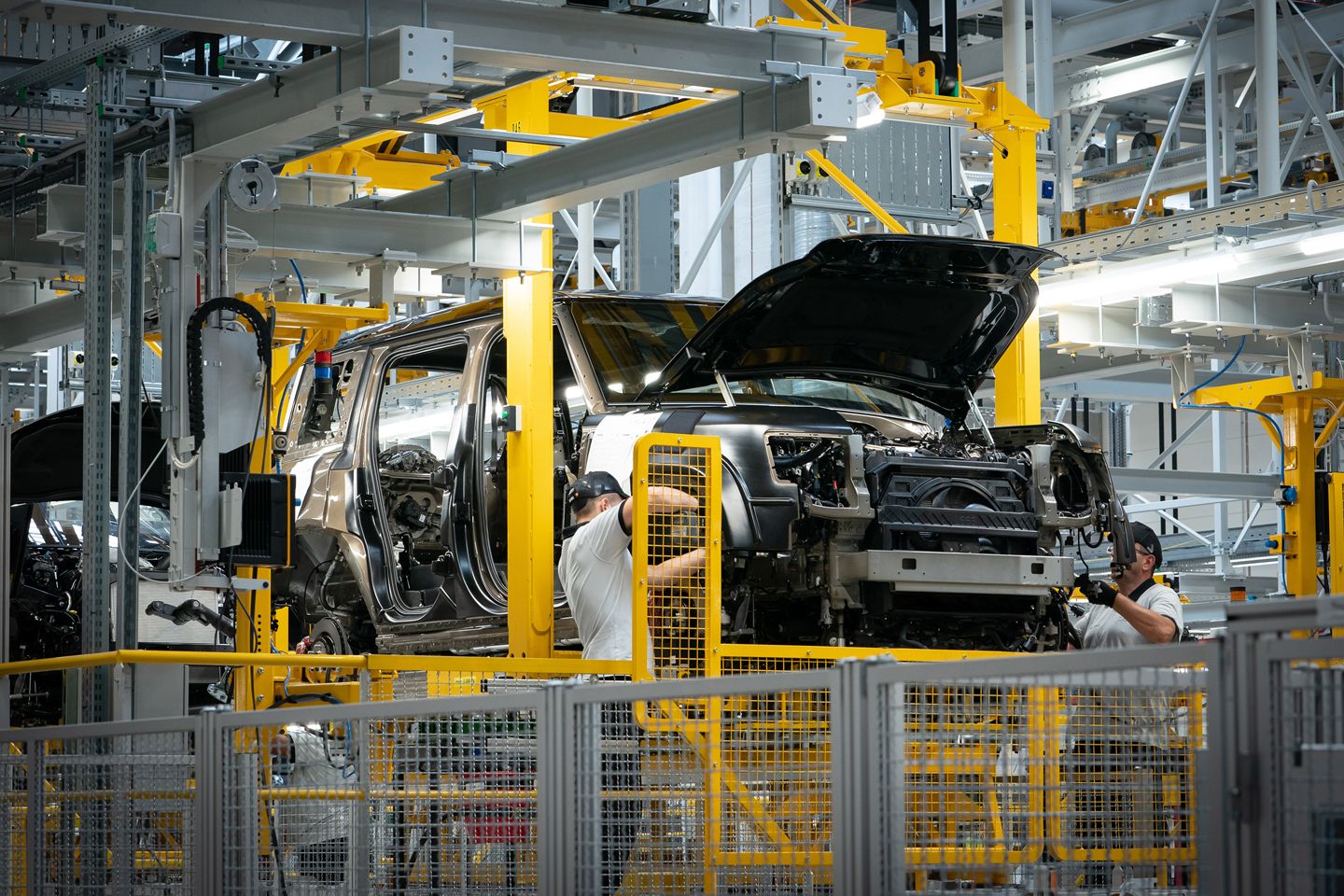 JLR forçado a estender o desligamento da produção