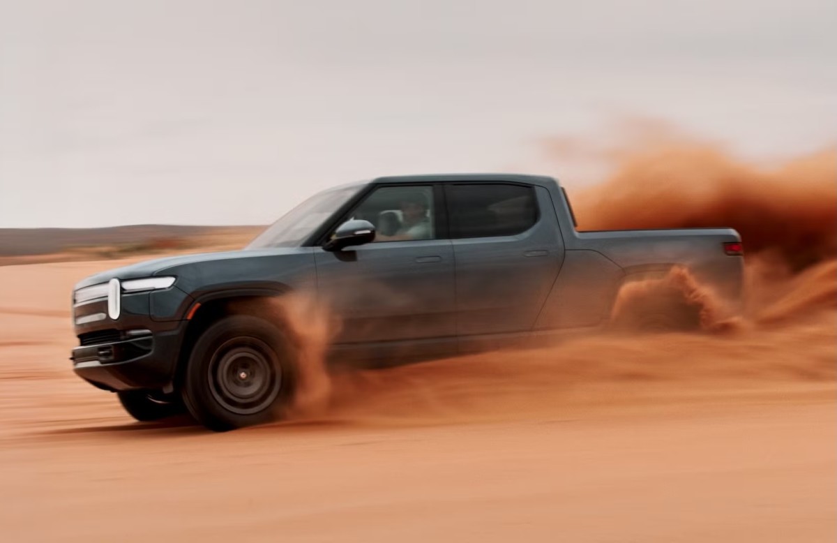 Rivian relembra mais de 24.000 vas