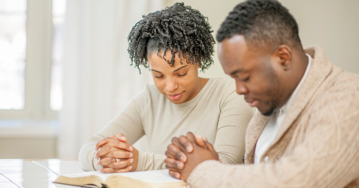 Verificar a luz do motor acesa? Sinais de que seu casamento precisa de um ajuste e como consertá-lo