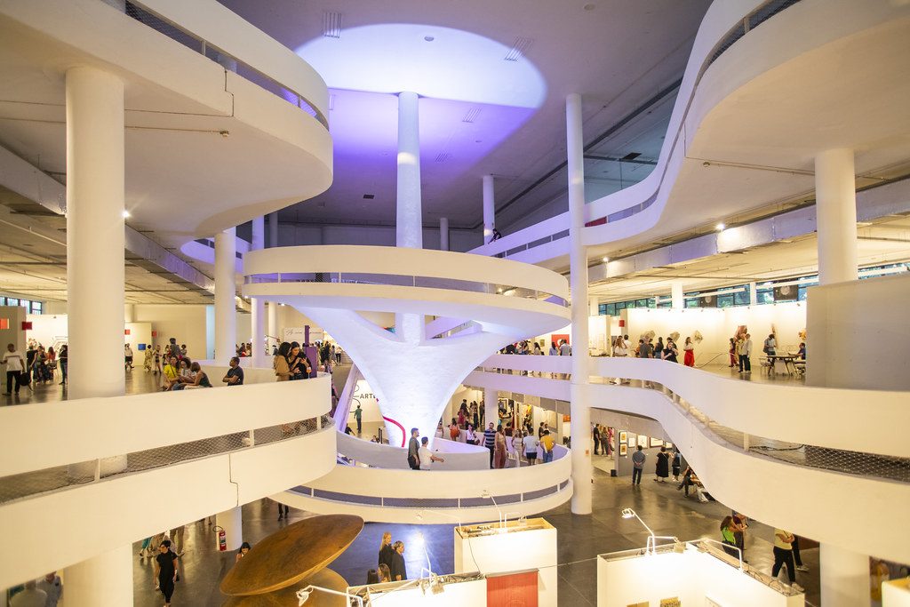 Em apenas oito meses, Brasil se aproxima do recorde de turistas estrangeiros de 2024