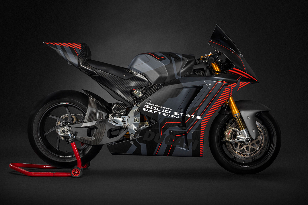 O V21L da Ducati é a primeira motocicleta alimentada por baterias de estado sólido