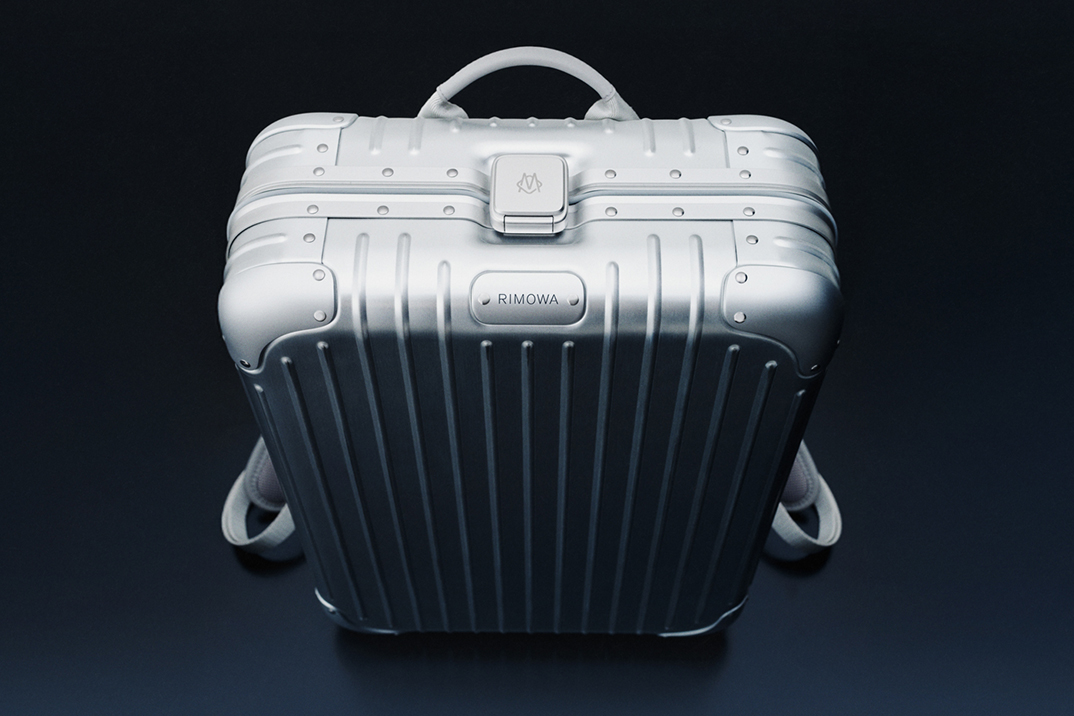Rimowa transforma sua icônica mala de alumínio original em uma mochila de 7 libras