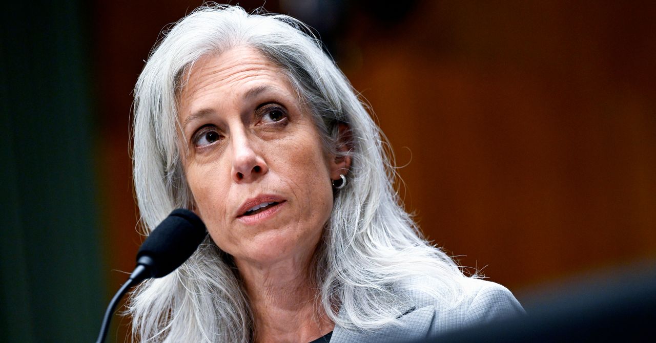 Diretor do CDC demitido diz que RFK Jr. a pressionou a aprovar cegamente as mudanças de vacina