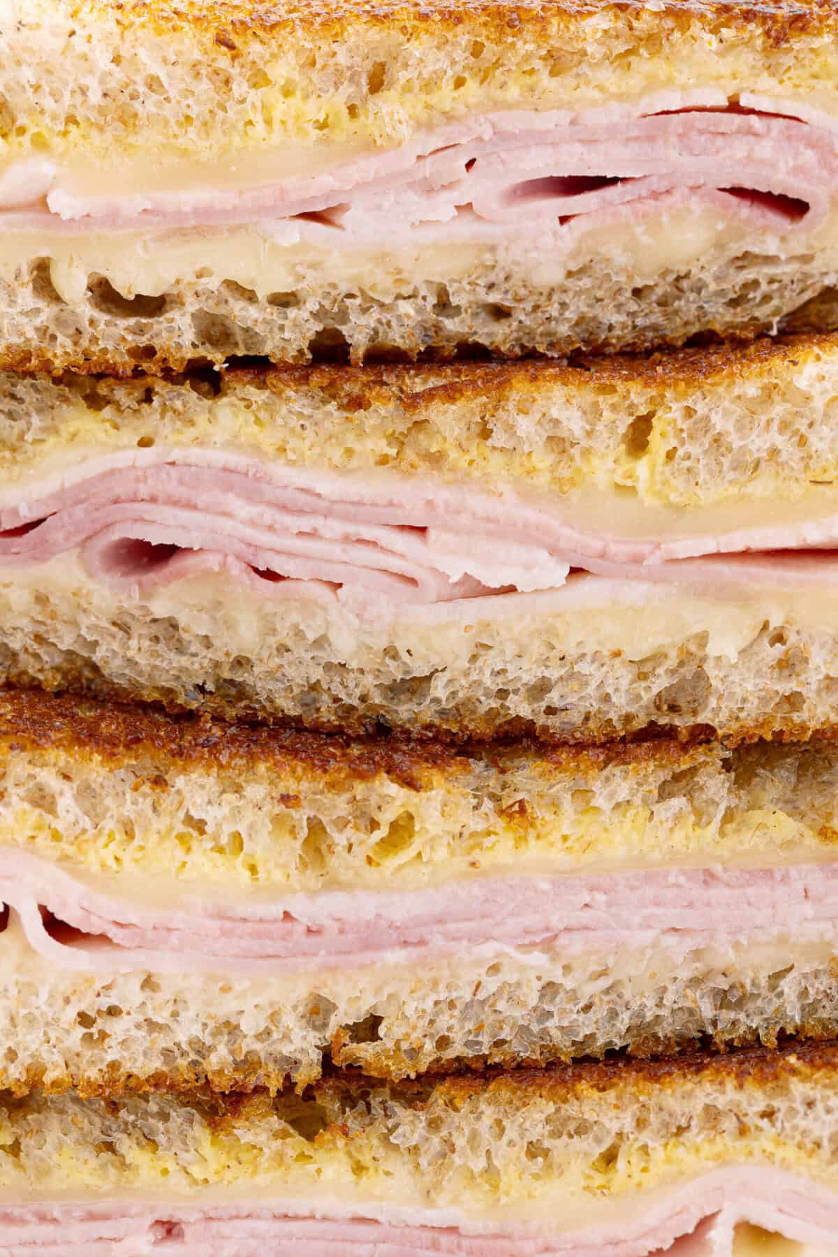 Sanduíche de presunto e queijo