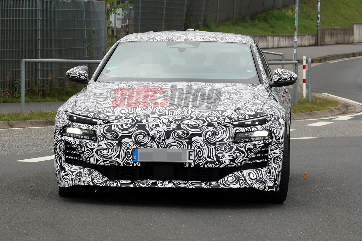 Audi RS6 Avant não está escapando da mania de faróis divididos