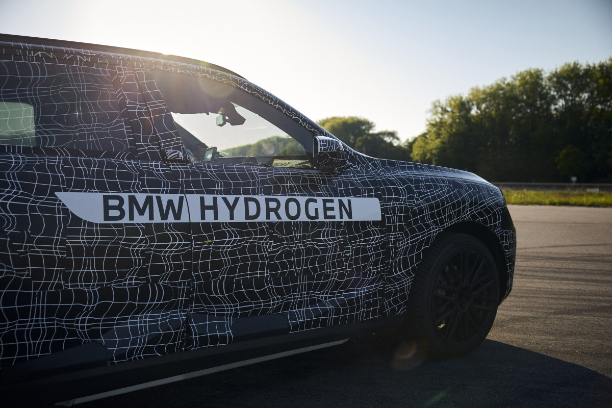 A BMW está pronta para disponibilizar veículos de hidrogênio para todos, em todo o mundo