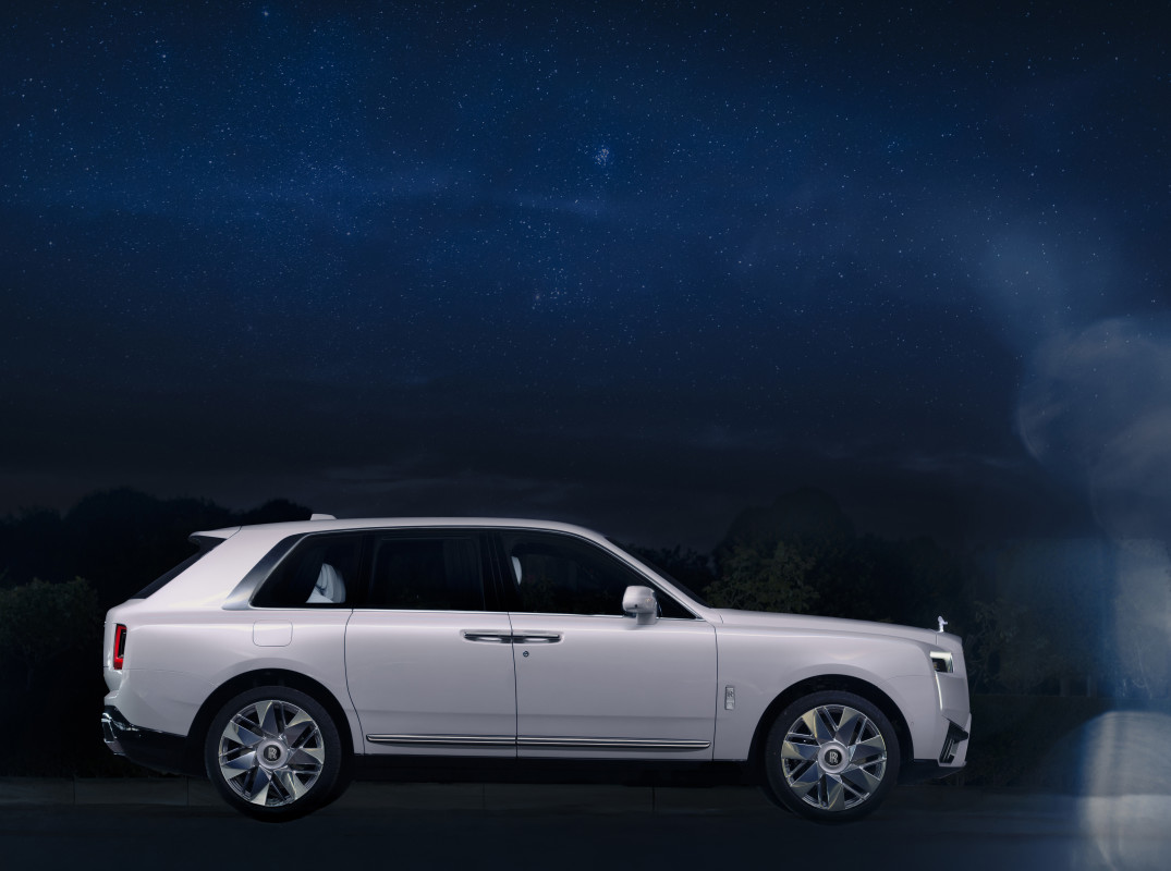 Rolls-Royce, com tema espacial da família Dubai, para o filho de 4 anos de idade