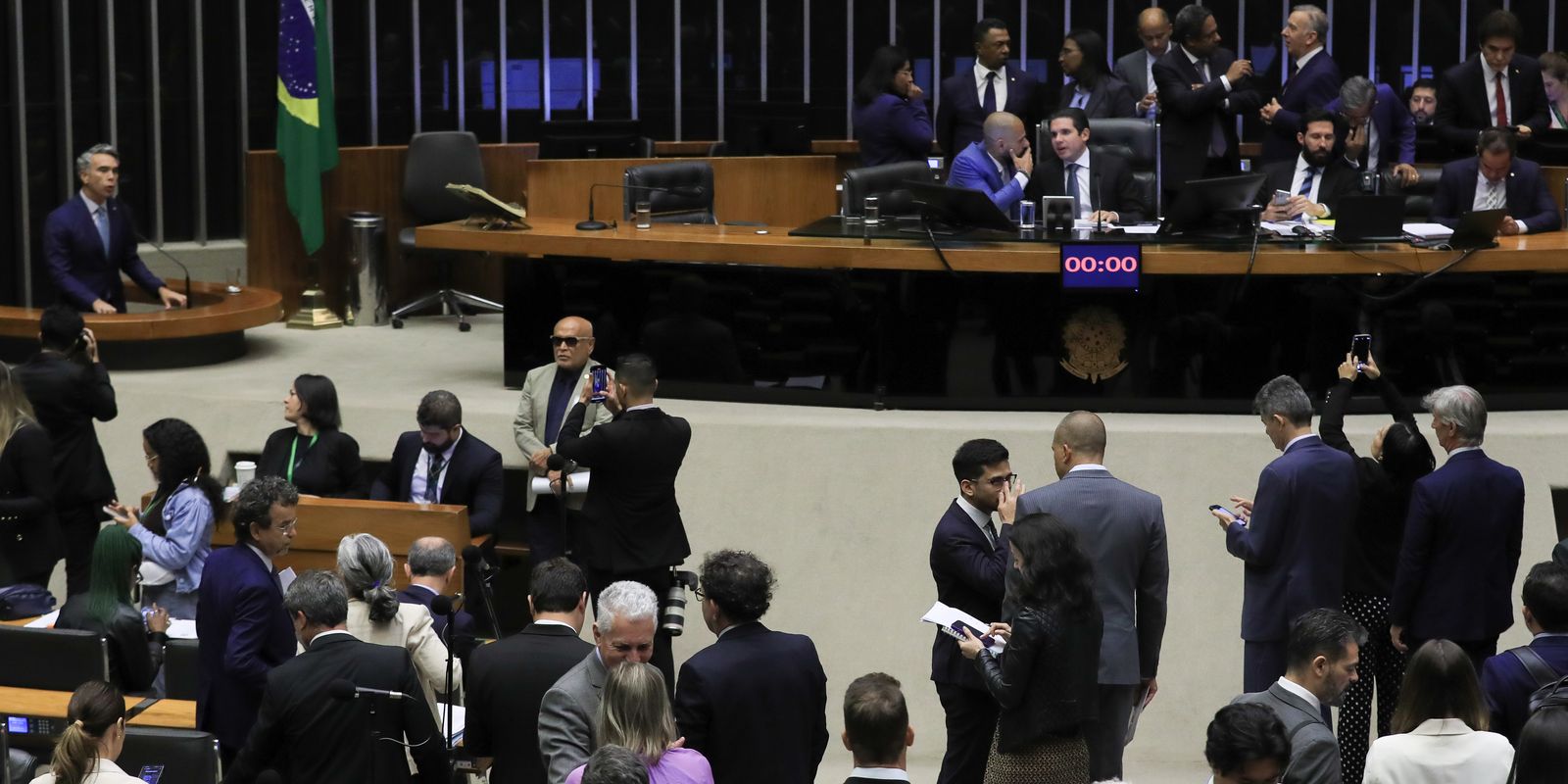 Aprovada urgência de PL que libera R$ 1,5 bi para saúde e educação