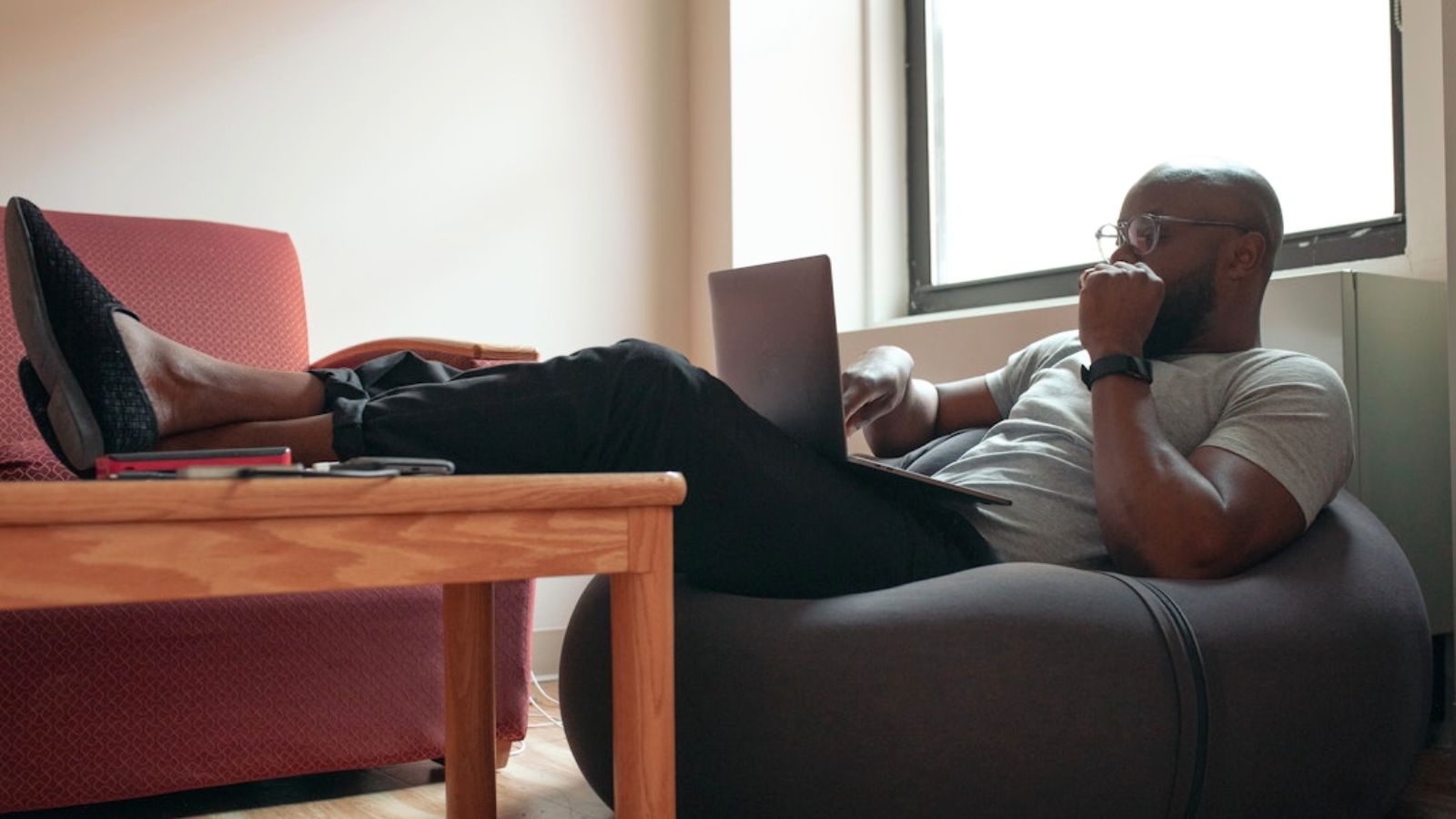 Esta pequena palavra pode estar matando seus relacionamentos