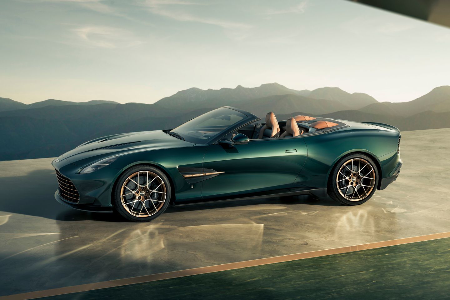 Aston Martin comemora 60 anos de volante