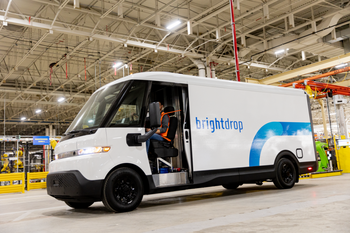 General Motors encerra a produção da BrightDrop Van enquanto a fábrica fica ociosa