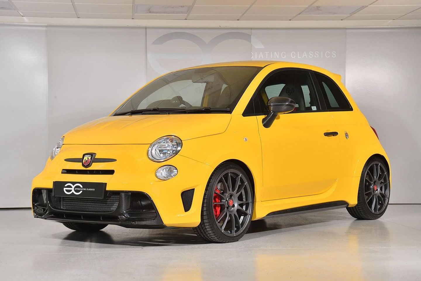 Excelente Abarth 695 Biposto Record Edition à venda