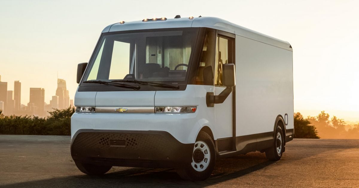 A produção do Ford F-150 Lightning foi pausada indefinidamente, Chevrolet macha a van EV