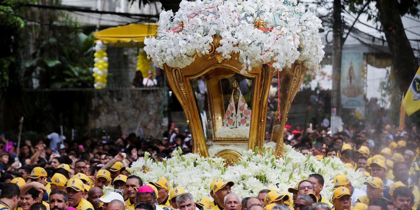 Católicos participam do Recírio em Belém, no Pará