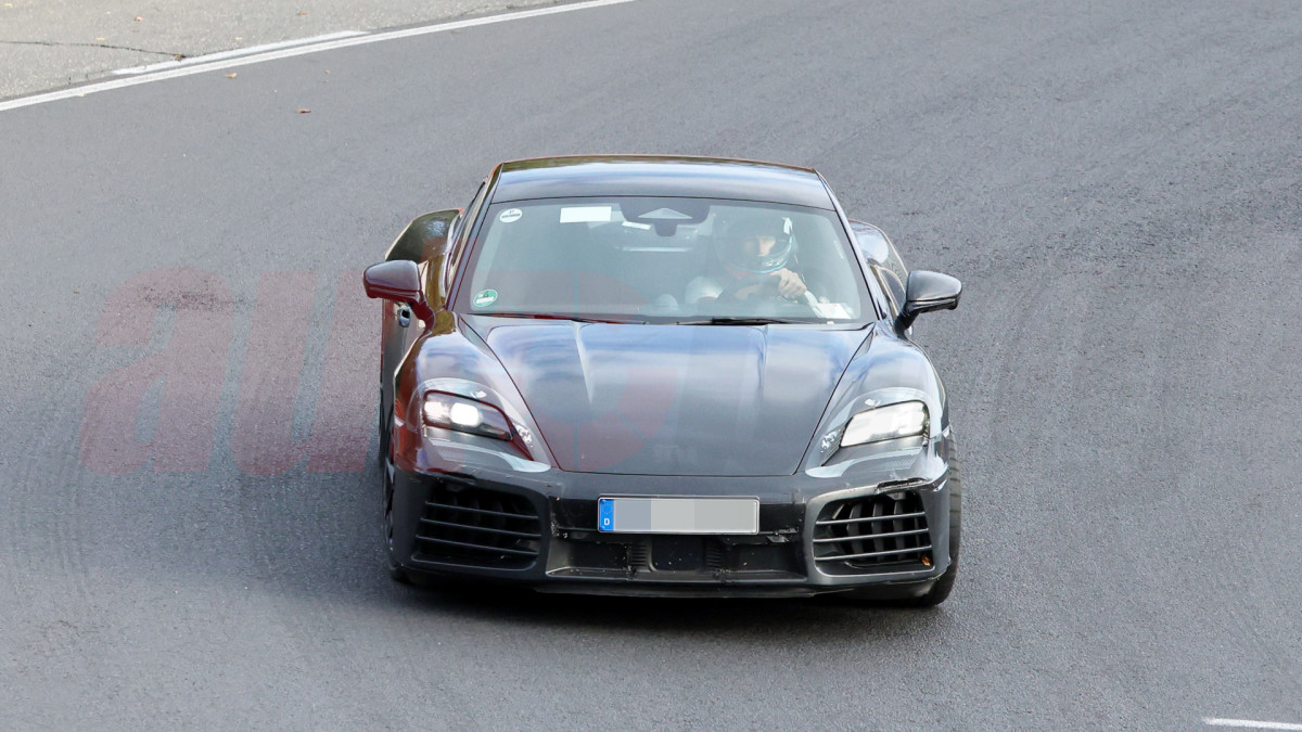 O 718 Cayman elétrico da Porsche finge ser um 911 em Nürburgring