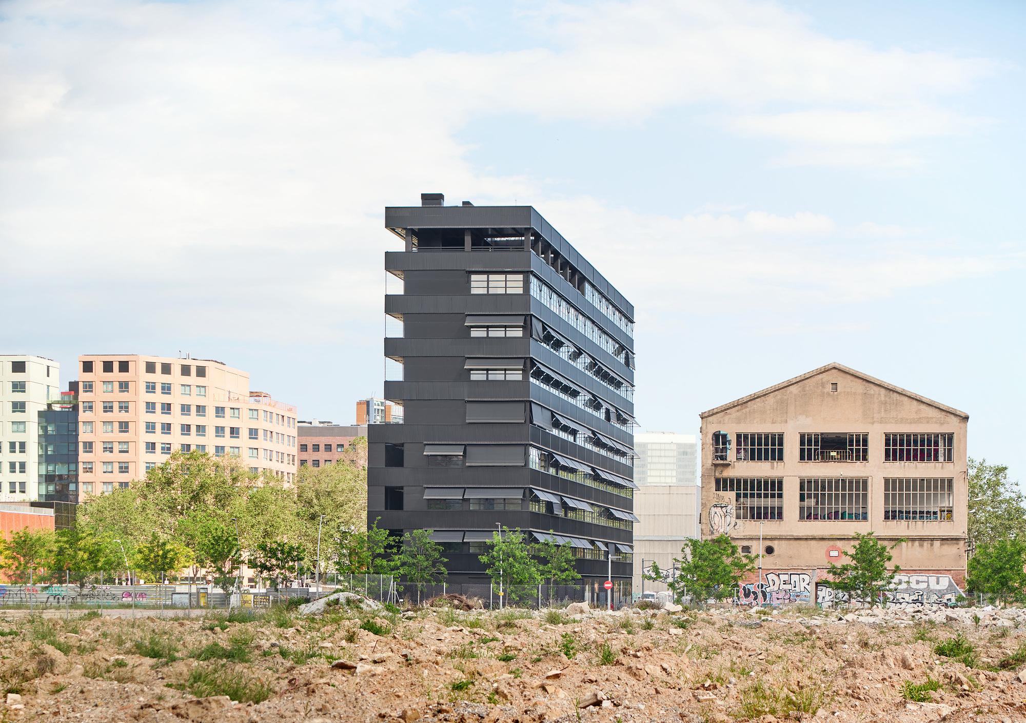 45 Unidades de Habitação Social Industrializadas / Vivas Arquitectos