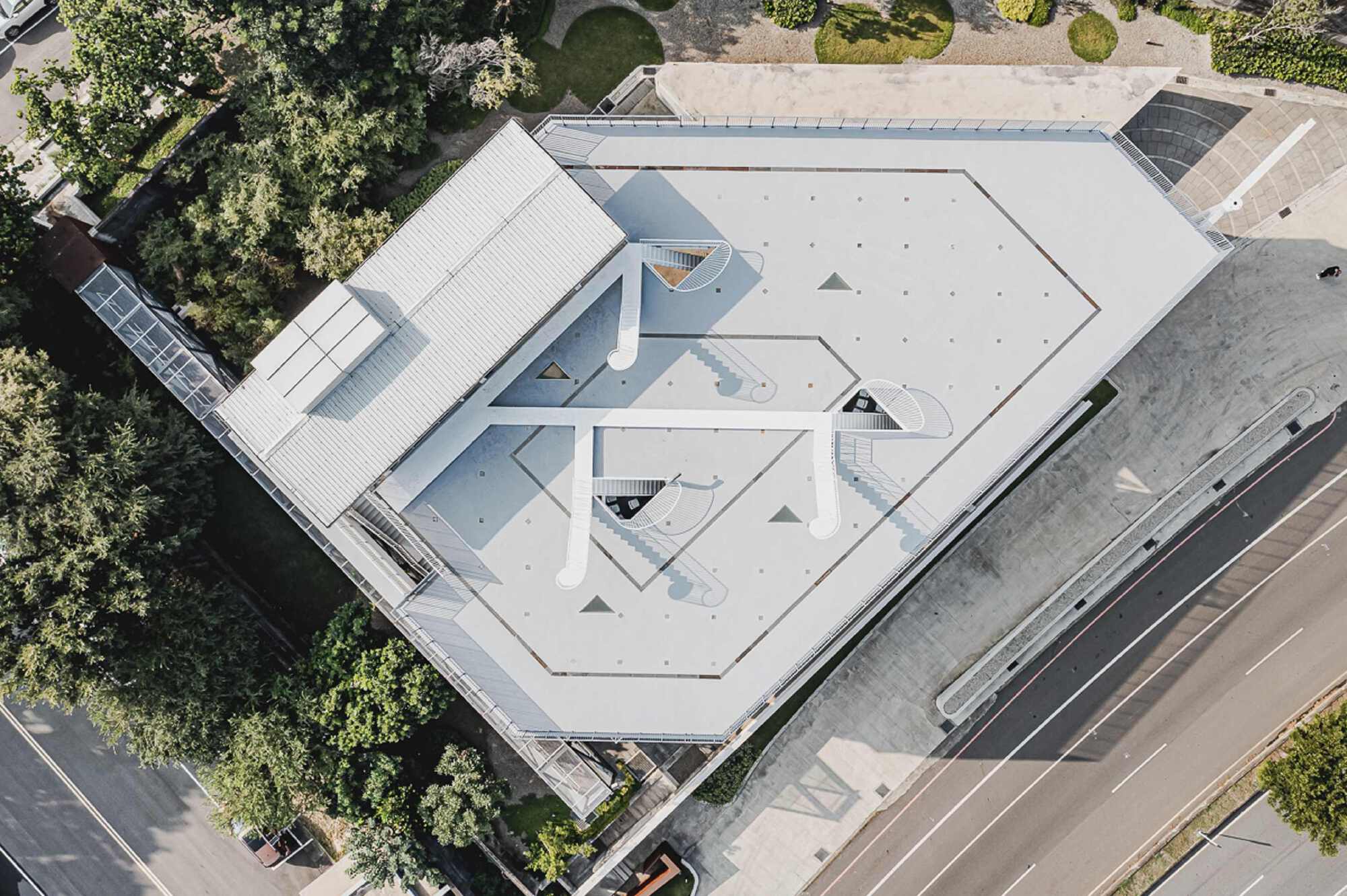 COMO ACIMA E ABAIXO / KHAA (Kuo+Huang e Associados)