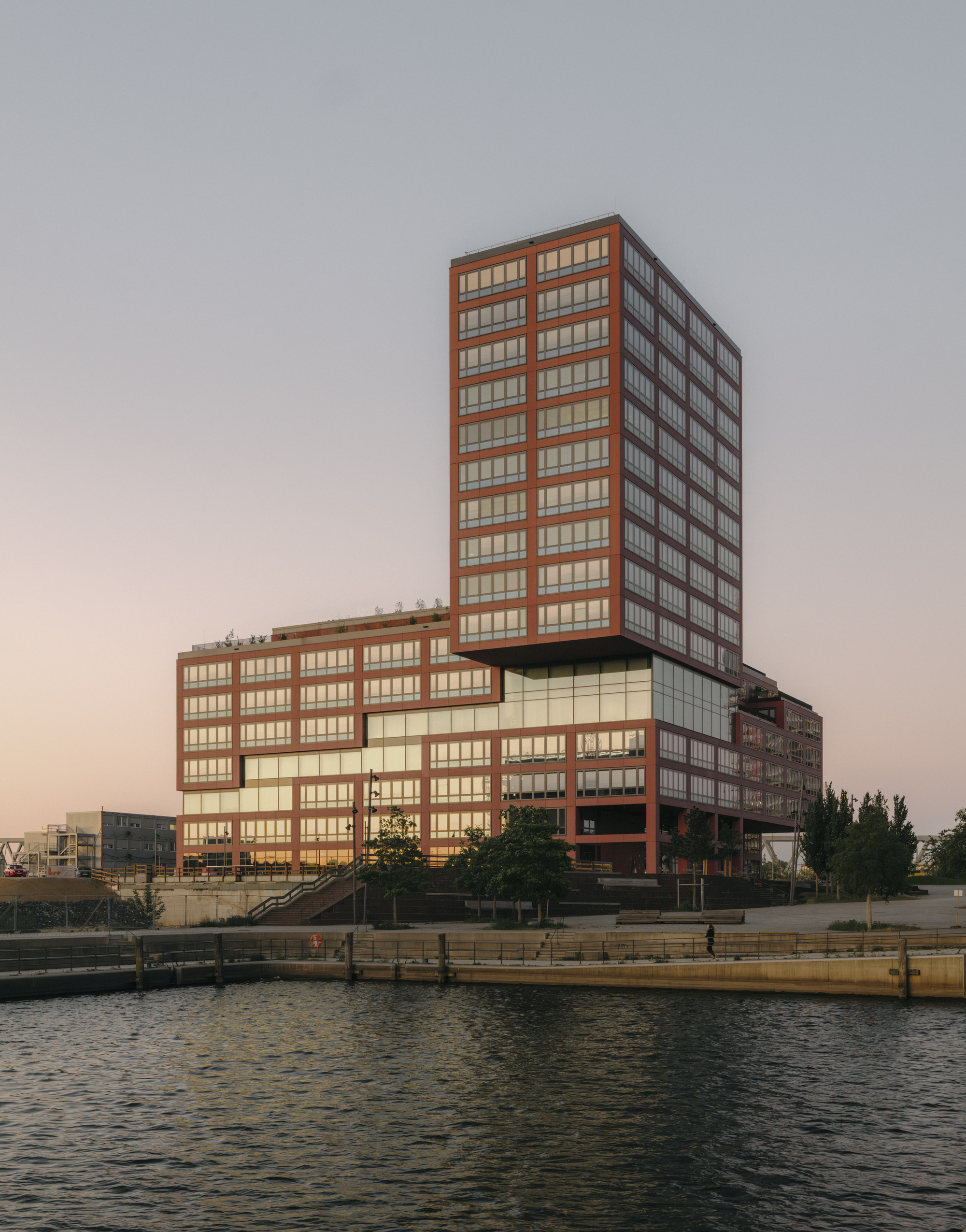 EDGE HafenCity / HENN | ArchDaily