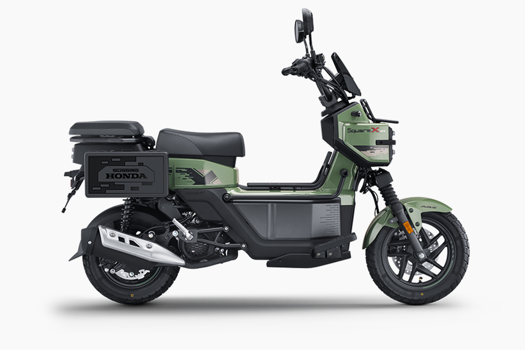 A scooter Honda Square X125 é construída como uma caixa de ferramentas sobre rodas