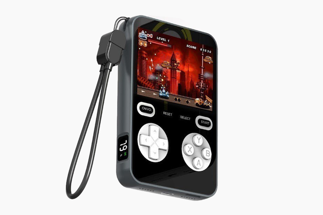 Este Mobile BOY Power Bank permite que você jogue 300 jogos retrô enquanto carrega seu telefone