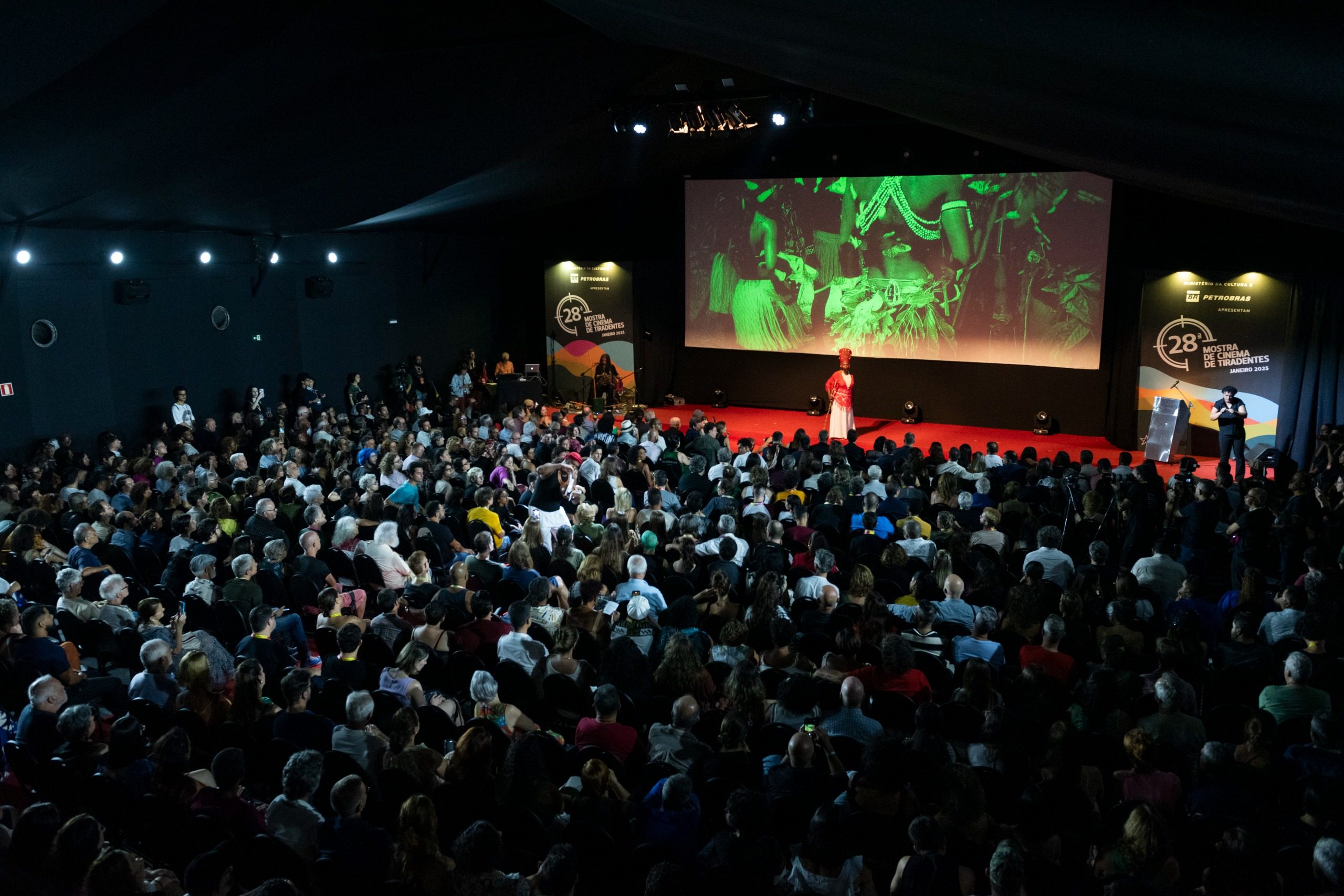 Universo Produção e Embratur anunciam premiação para os filmes vencedores da Mostra Aurora e Olhos Livres da 29ª Mostra de Cinema de Tiradentes