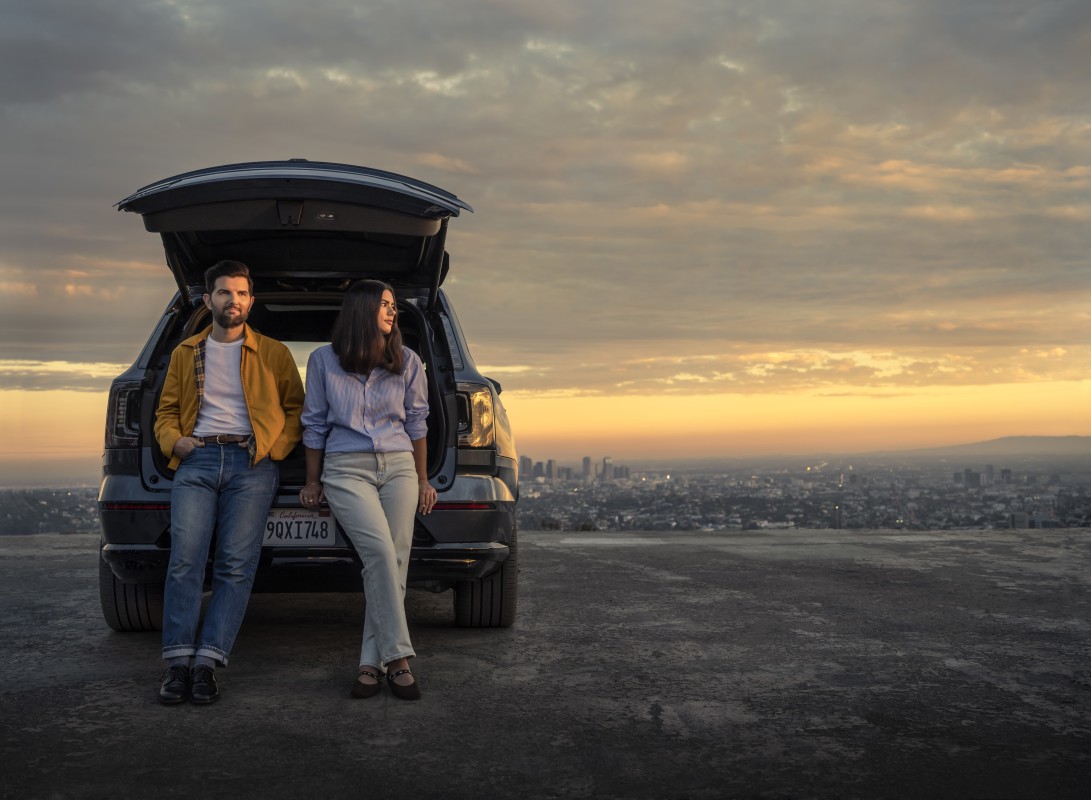 Volvo e Adam Scott se unem em séries documentais sobre carros familiares