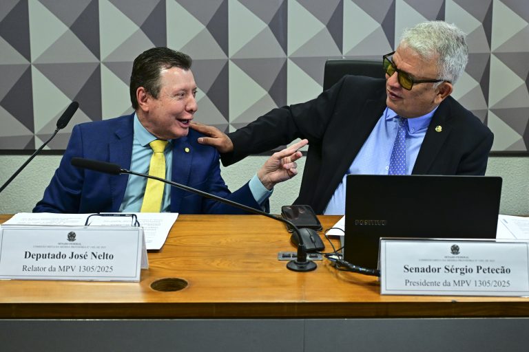 Comissão aprova fim de cobrança de taxa para taxistas – Notícias