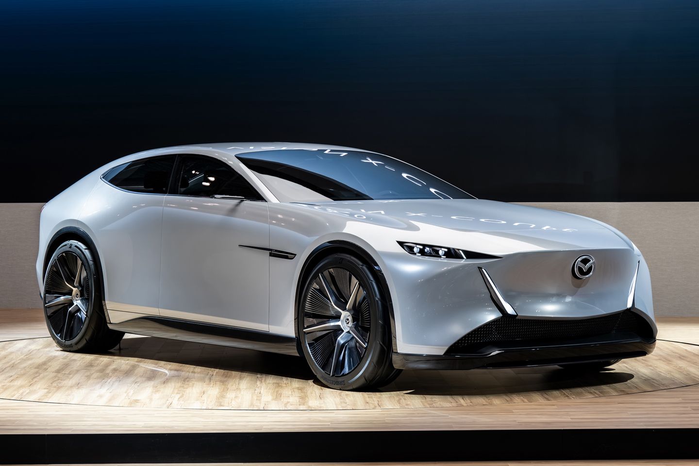 Motor rotativo continua vivo com Mazda Vision-X Coupe